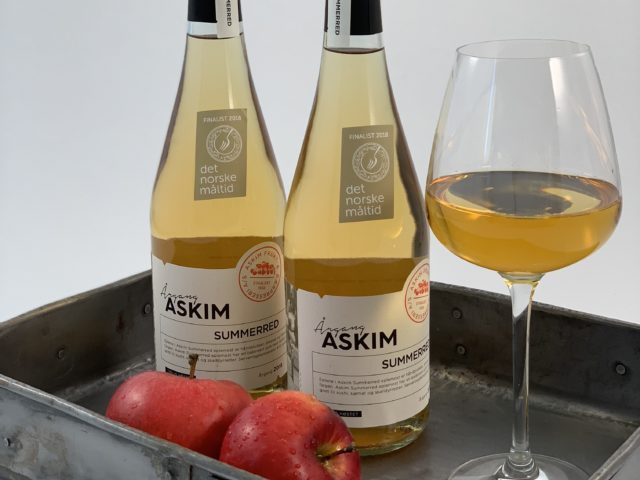 Årgang Summerred i flaske og glass